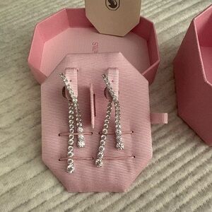Swarovski Matrix Rhodium Plated Drop Earrings
PERFECT FOR PROM OR WEDDINGS